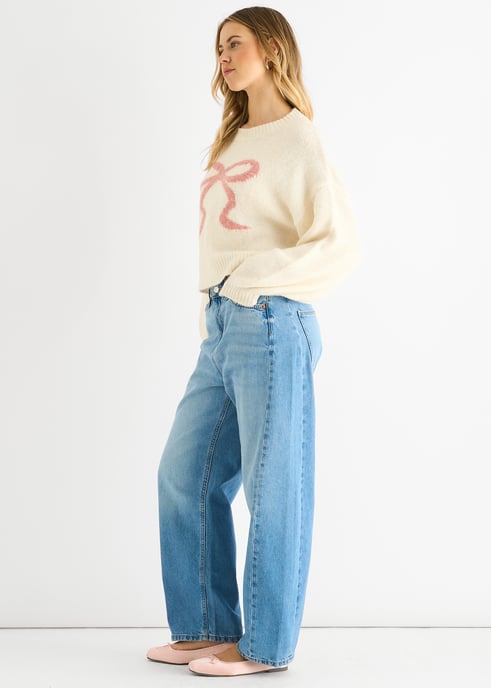 Cremefarbener Kurzstrickpullover mit geprägter Kontrastschleife - Image 3