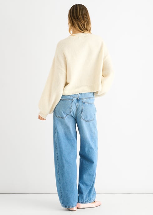 Cremefarbener Kurzstrickpullover mit geprägter Kontrastschleife - Image 4