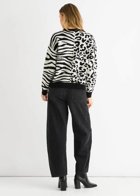 Schwarzer Kontrast-Zebra-Umhangstrickpullover - Image 4