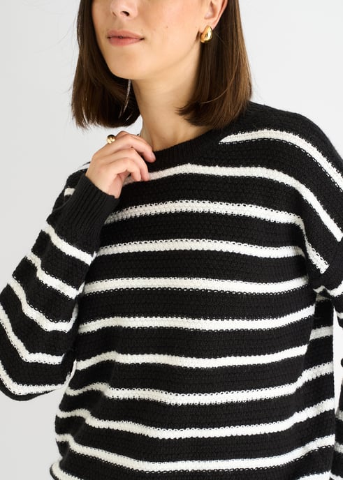 Schwarzer Grobstrick-Pullover in Übergröße mit Streifen - Image 2