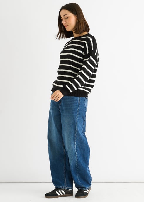 Schwarzer Grobstrick-Pullover in Übergröße mit Streifen - Image 3