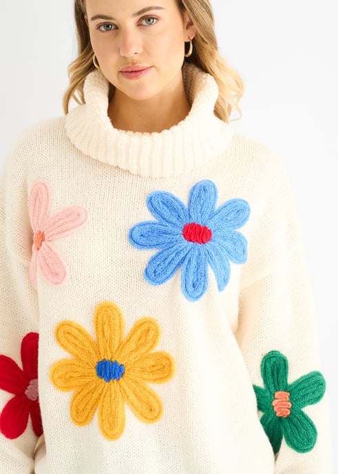Cremefarbener Pullover mit Blumenapplikationen in Übergröße - Image 2