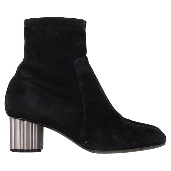 Ferragamo – Catania – Stretch-Stiefeletten aus schwarzem Wildleder - Image 1
