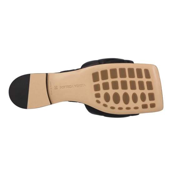 Bottega Veneta Damen Gummi Lido Flache Sandale aus schwarzem Lammleder - Image 4