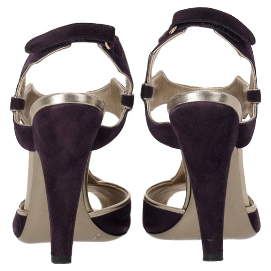 Valentino Garavani – Zweifarbige Sandalen mit Knöchelriemen aus violettem Wildleder - Image 5