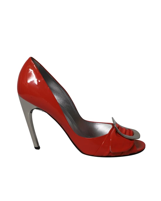 Roger Vivier Spuntata Gigi Pumps aus korallenrotem Lackleder - Image 1