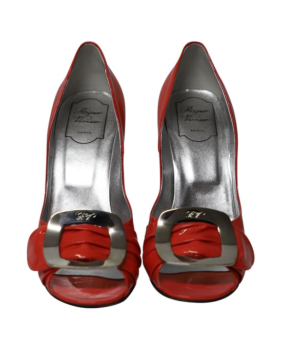 Roger Vivier Spuntata Gigi Pumps aus korallenrotem Lackleder - Image 2