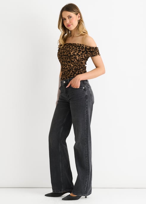 Braunes Bardot-Jersey-Top mit Tiermuster - Image 3