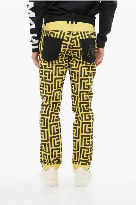 POKEMON Zweifarbige Jeans mit umgeschlagenem Saum und Allover-Monogramm in Giallo, Nero - Image 2
