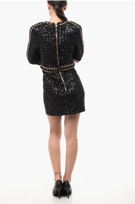 Langärmliges Pailletten-Minikleid mit goldener Kette in Schwarz - Image 2