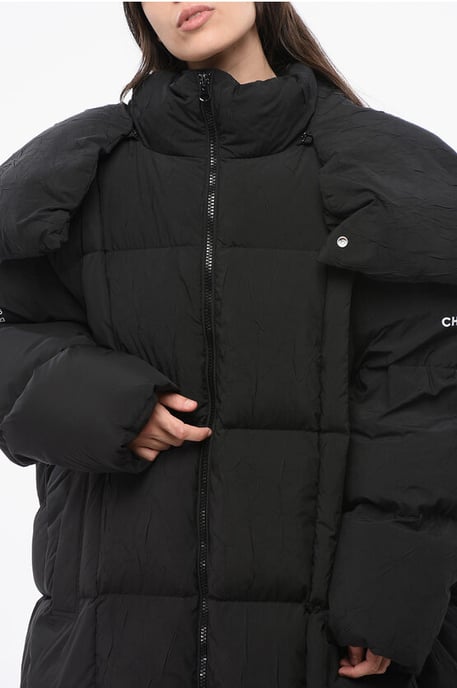 MM6 – Gesteppte Maxi-Daunenjacke mit abnehmbarer Kapuze in Schwarz - Image 3