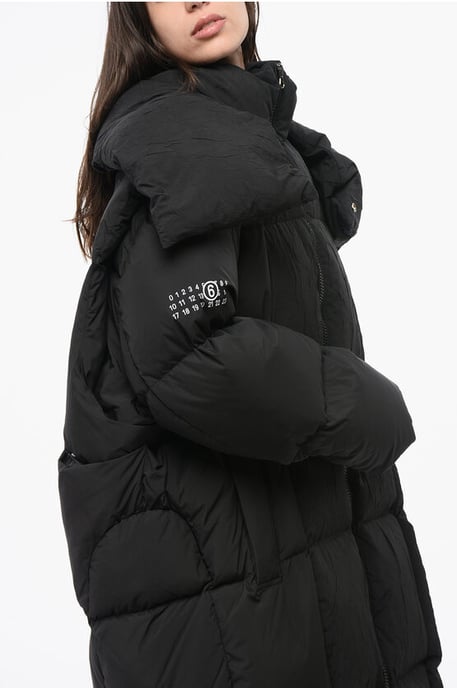 MM6 – Gesteppte Maxi-Daunenjacke mit abnehmbarer Kapuze in Schwarz - Image 4