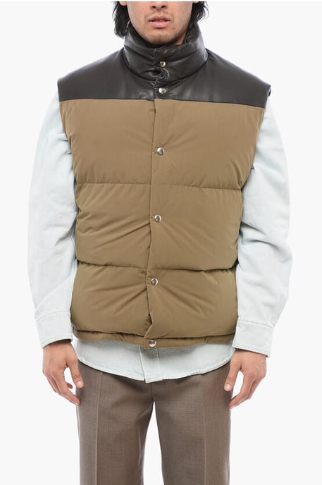 Ärmellose Daunenjacke aus Baumwolle mit Lammfell-Detail in Braun - Image 1