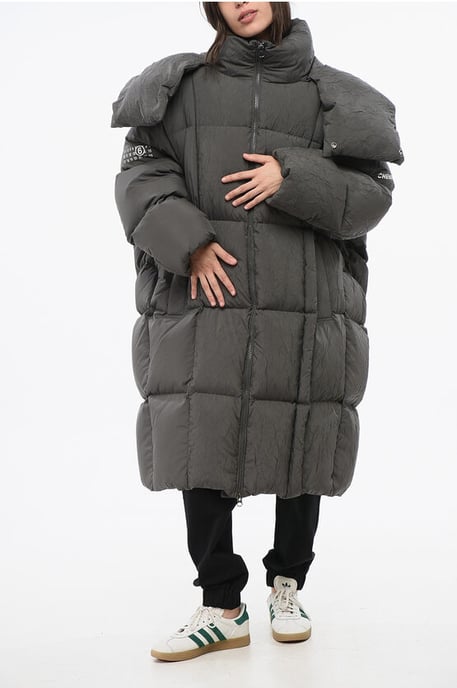 MM6 – Gesteppte Maxi-Daunenjacke mit abnehmbarer Kapuze in Grau - Image 1