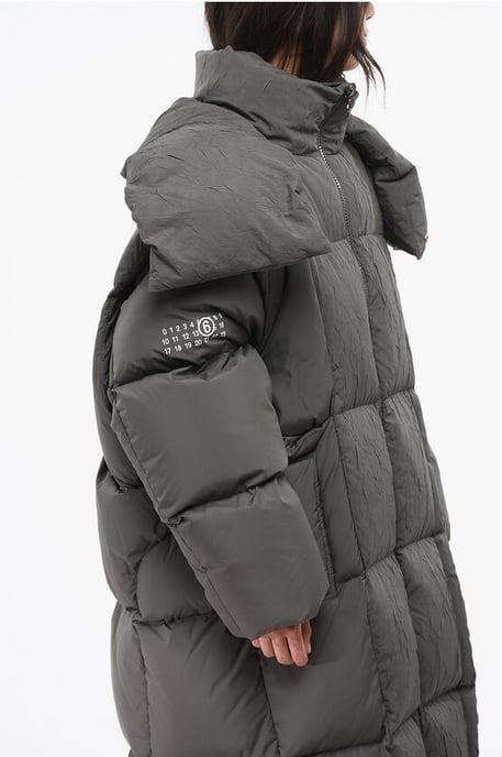 MM6 – Gesteppte Maxi-Daunenjacke mit abnehmbarer Kapuze in Grau - Image 4