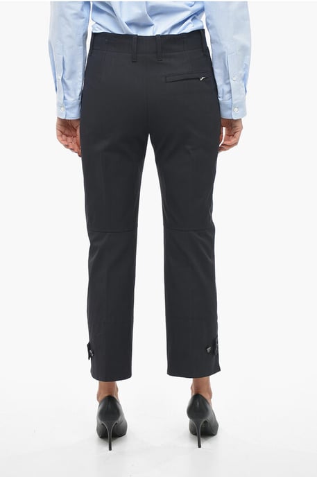Baumwoll-Twill-Hose mit Tapered Fit in Blau - Image 2