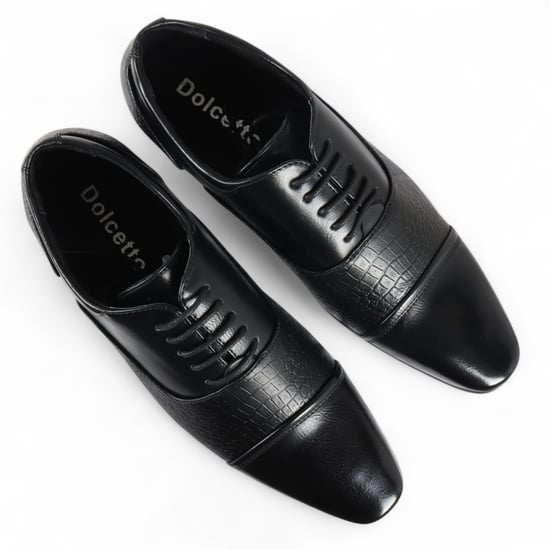 Klassische Herrenschuhe im Brogue-Stil mit Schnürung in Schwarz - Image 4