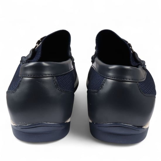 Leichte, atmungsaktive Slipper aus Mesh für Herren in Marineblau - Image 4