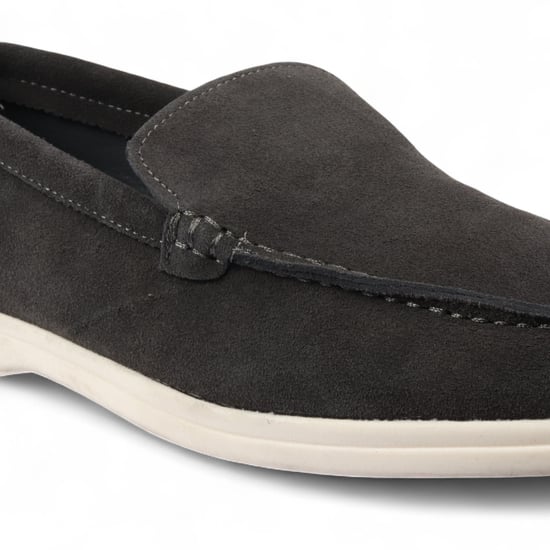 Robuste schwarze Slip-On-Loafer für Herren mit gepolsterter Innensohle - Image 3