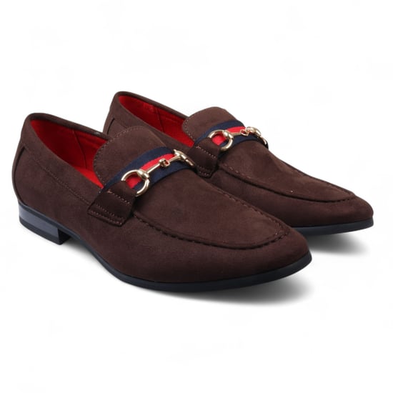 Herren-Loafer aus braunem Wildleder mit goldener Schnalle, zum Hineinschlüpfen - Image 2