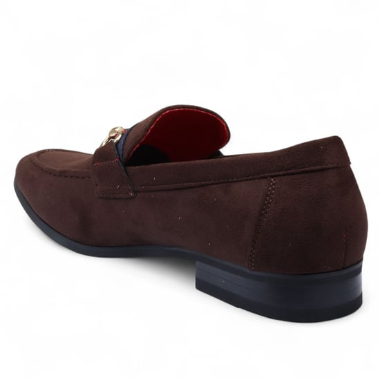 Herren-Loafer aus braunem Wildleder mit goldener Schnalle, zum Hineinschlüpfen - Image 4