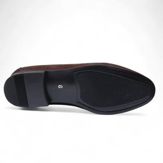 Herren-Loafer aus braunem Wildleder mit goldener Schnalle, zum Hineinschlüpfen - Image 5