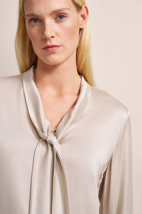 Bugatti Damen Schluppenbluse mit leichtem Glanz - Image 5
