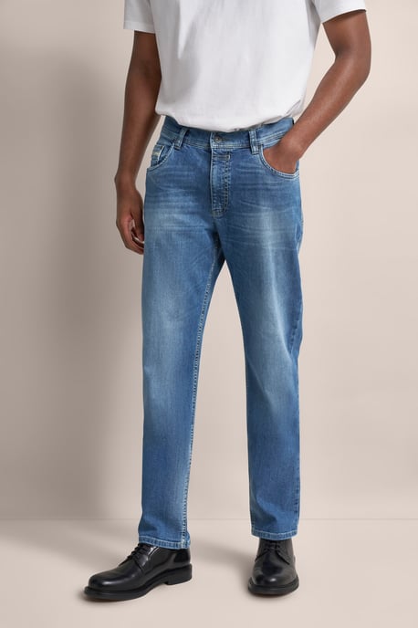 Bugatti Herren Jeans mit einem leichten Used-Look - Image 1