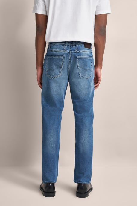Bugatti Herren Jeans mit einem leichten Used-Look - Image 2