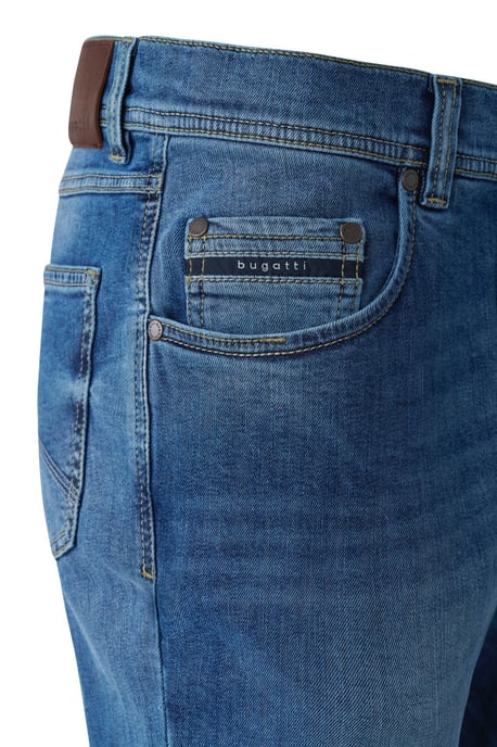 Bugatti Herren Jeans mit einem leichten Used-Look - Image 5