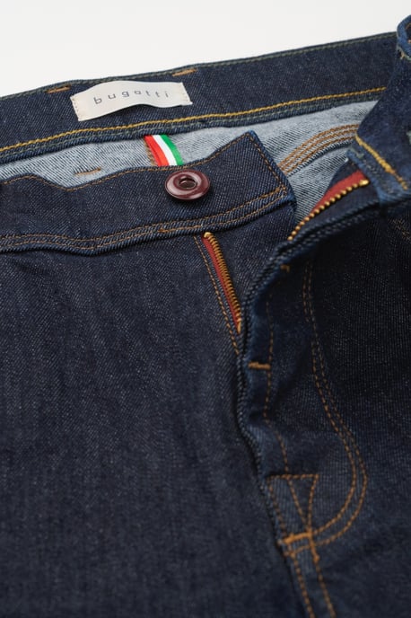 Bugatti Herren Jeans mit dezenter Waschung - Image 2