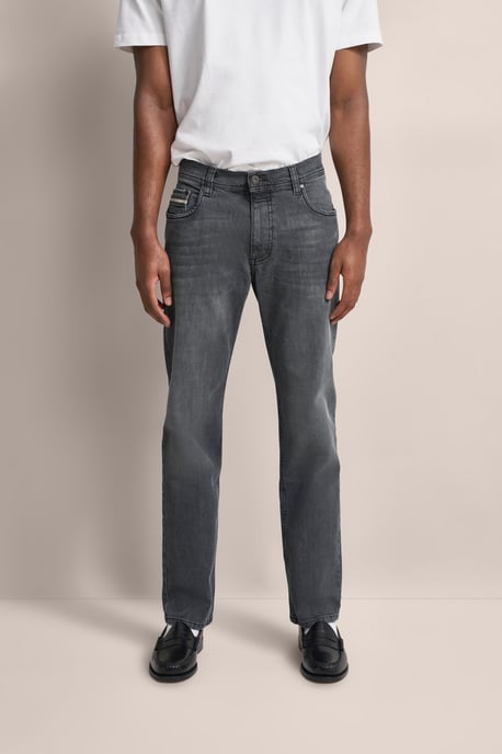 Bugatti Herren Jeans mit einem leichten Used-Look - Image 1