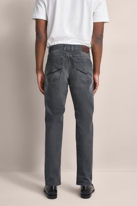 Bugatti Herren Jeans mit einem leichten Used-Look - Image 2