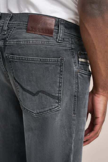 Bugatti Herren Jeans mit einem leichten Used-Look - Image 5