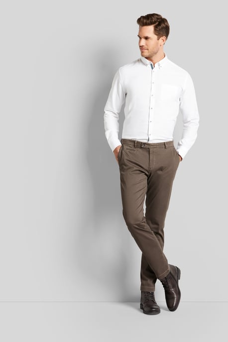Bugatti Herren Chinohose in leichter Used-Optik - Image 4
