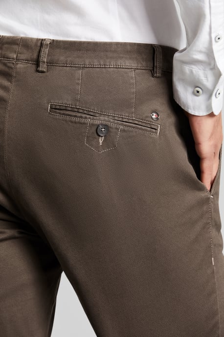 Bugatti Herren Chinohose in leichter Used-Optik - Image 5