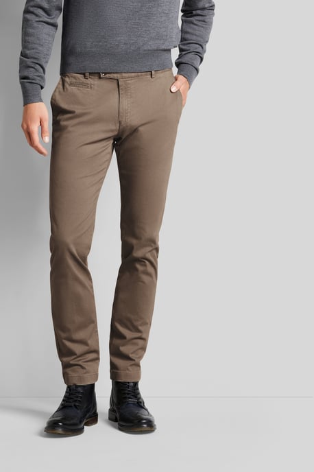Bugatti Herren Chinohose in leichter Used-Optik - Image 1