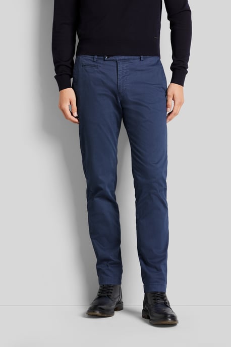 Bugatti Herren Chinohose in leichter Used-Optik - Image 1