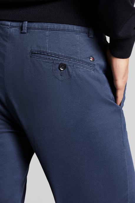 Bugatti Herren Chinohose in leichter Used-Optik - Image 5