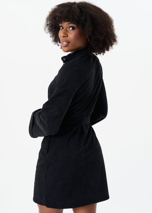 Schwarzes Cord-Hemdkleid mit Knopfleiste und Gürtel - Image 4