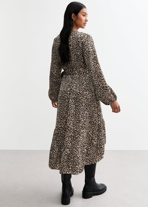 Beiges Mini-Wickelkleid mit Rüschen und Tiermotiv - Image 4