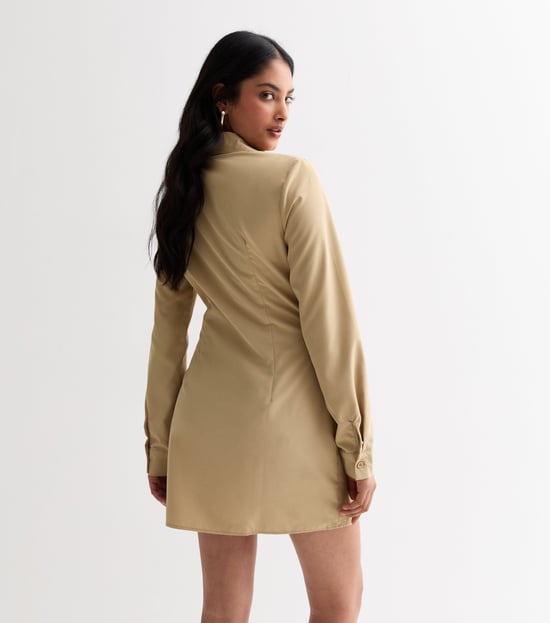 Asymmetrisches Hemdblusenkleid mit Rüschen aus Stein - Image 4