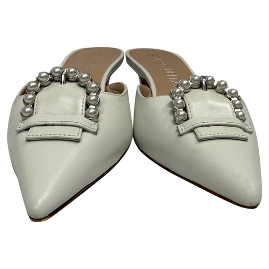 Stuart Weitzman Schnalle-verzierte Kitten-Heel Mules aus weißem Leder - Image 5