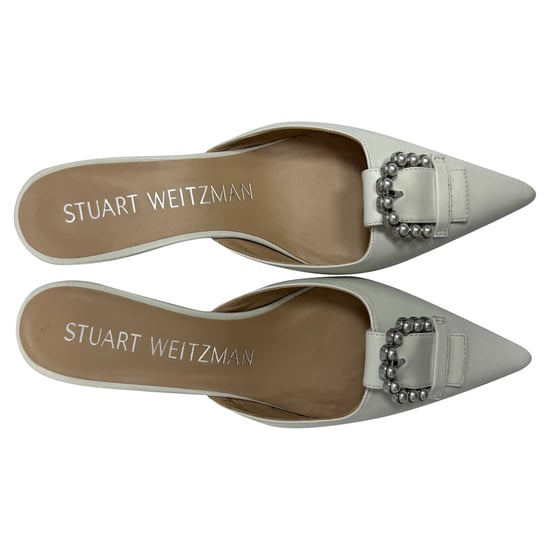 Stuart Weitzman Schnalle-verzierte Kitten-Heel Mules aus weißem Leder - Image 6