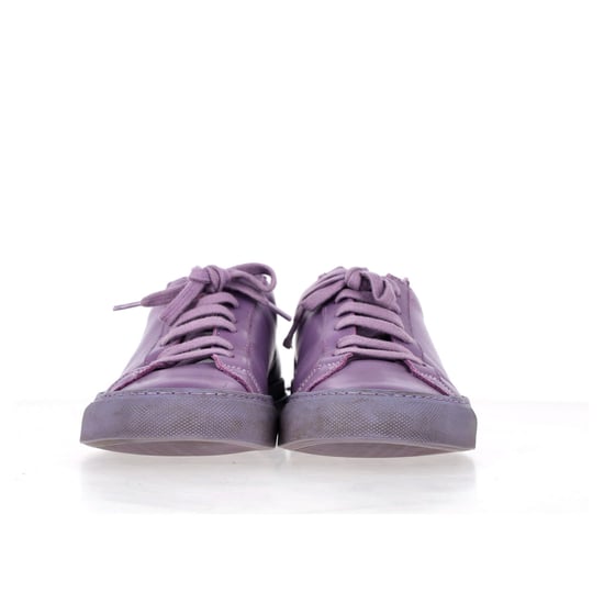 Common Projects – Achilles – Niedrige Sneakers aus lila Leder - Image 2