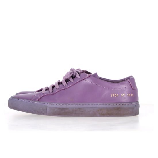 Common Projects – Achilles – Niedrige Sneakers aus lila Leder - Image 4
