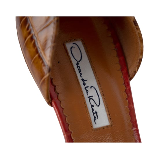Oscar de la Renta D'Orsay-Pumps aus Leder mit Alligatorprägung und Kettenriemen – 10er - Image 6