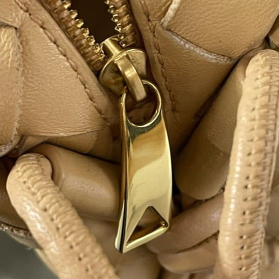 Bottega Veneta Mini Intrecciato Loop Camera Umhängetasche aus gelbem Lammleder - Image 4