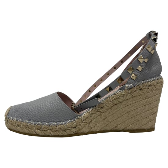 Valentino Rockstud Knöchelriemen Espadrille Wedge Pumps aus grauem Leder - Image 5