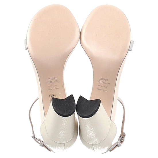 Stuart Weitzman Nearlynude Sandalenabsätze aus nude- und graufarbenem Leder - Image 6